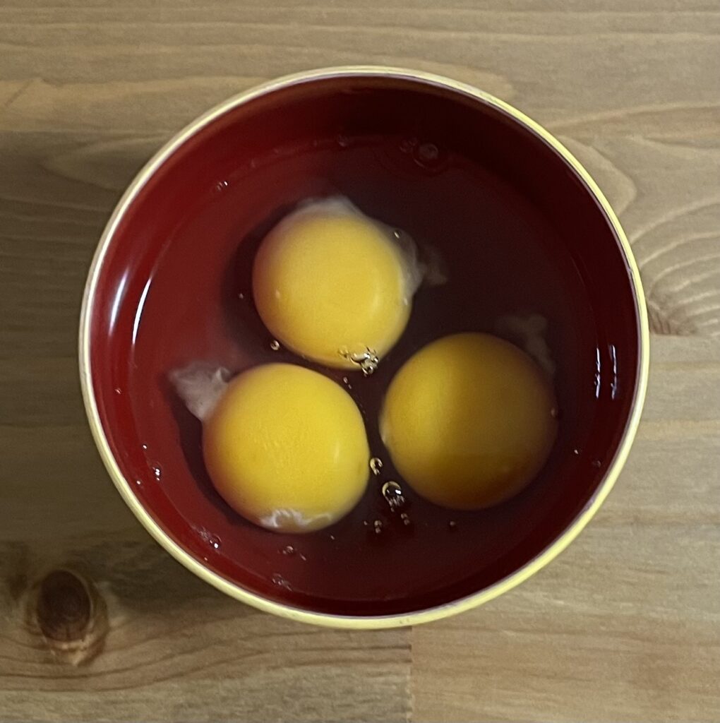 生卵3つ