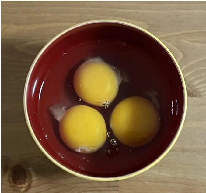 生卵3つ