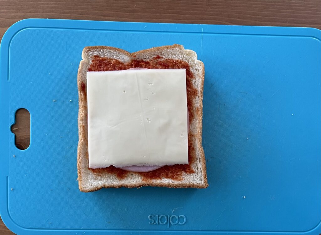チーズをのせる