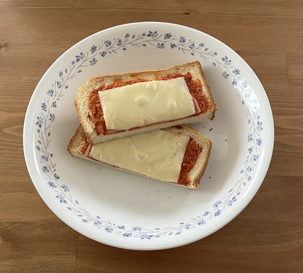 完成したハムチーズトースト