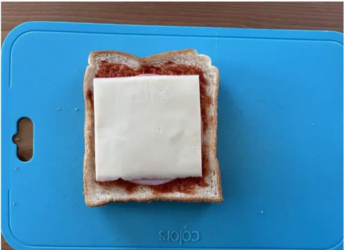 チーズをのせる