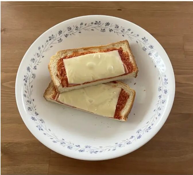 完成したハムチーズトースト