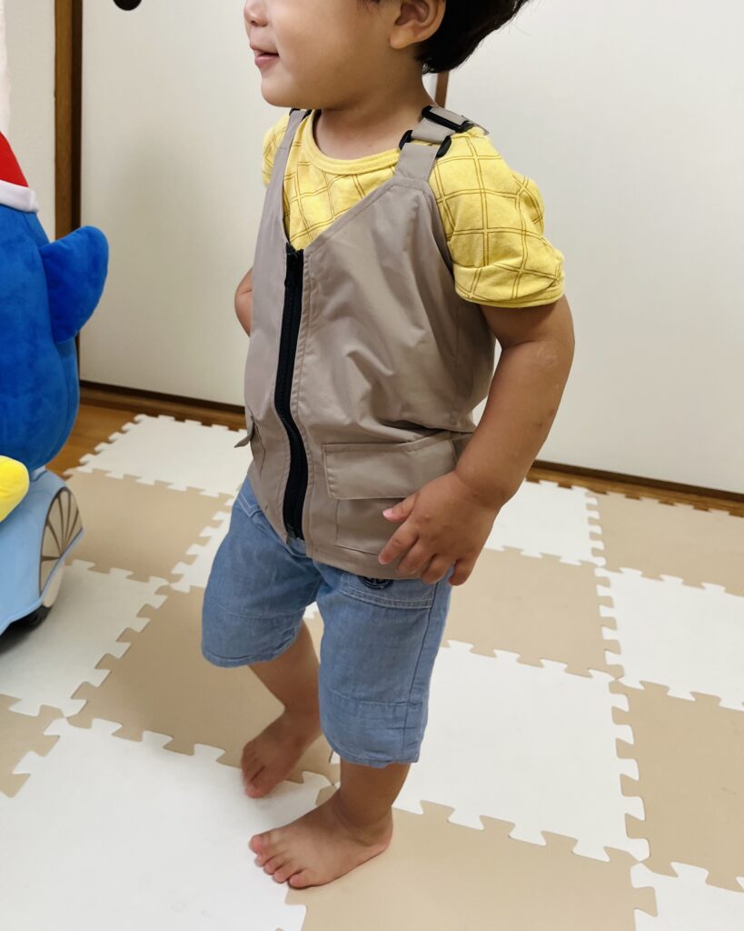 ケラッタの保冷ベストを着た息子