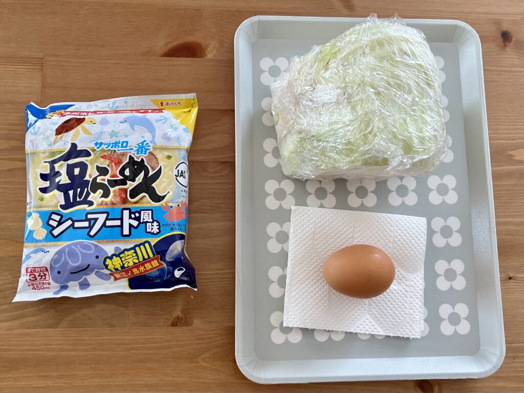 塩ラーメンとキャベツと卵